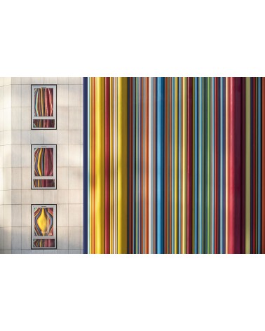 
Moretti - photographie Philippe Lagabbe 

Assemblage de tubes en fibre de verre de la tour Moretti et reflets d'un building.